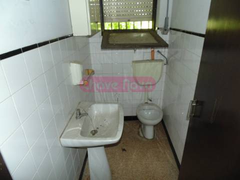 Armazém  Venda em Escapães,Santa Maria da Feira