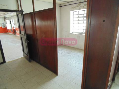 Armazém  Venda em Escapães,Santa Maria da Feira