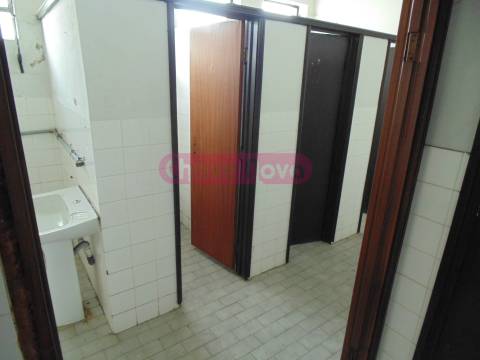 Armazém  Venda em Escapães,Santa Maria da Feira