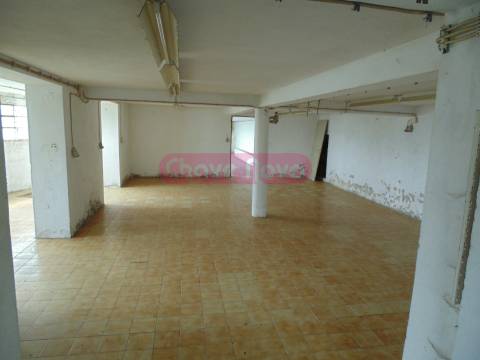 Armazém  Venda em Escapães,Santa Maria da Feira