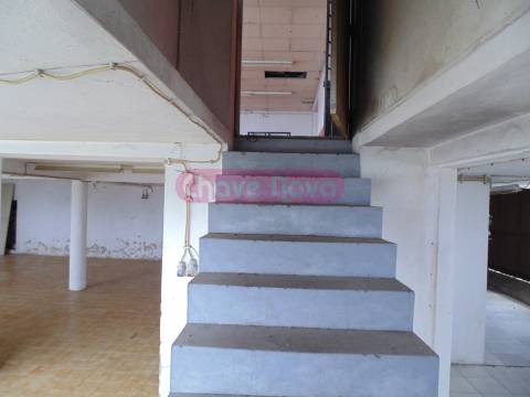 Armazém  Venda em Escapães,Santa Maria da Feira