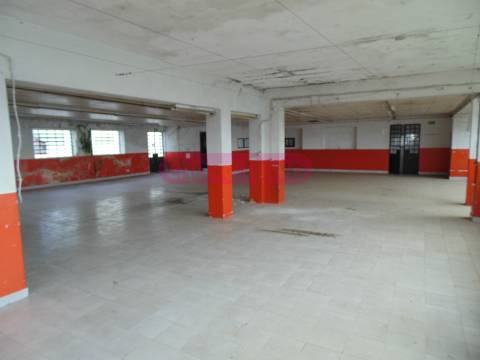 Armazém  Venda em Escapães,Santa Maria da Feira