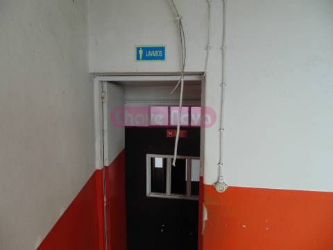 Armazém  Venda em Escapães,Santa Maria da Feira