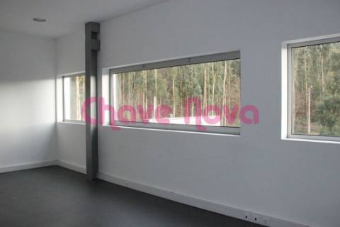 Armazém  Venda em Sandim, Olival, Lever e Crestuma,Vila Nova de Gaia