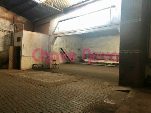 Armazém  Venda em Rio Meão,Santa Maria da Feira