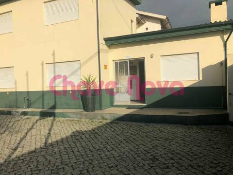 Armazém  Venda em Rio Meão,Santa Maria da Feira