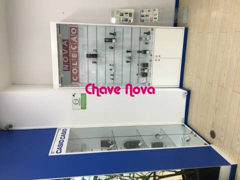 Loja  Trespasse em Cedofeita, Santo Ildefonso, Sé, Miragaia, São Nicolau e Vitória,Porto