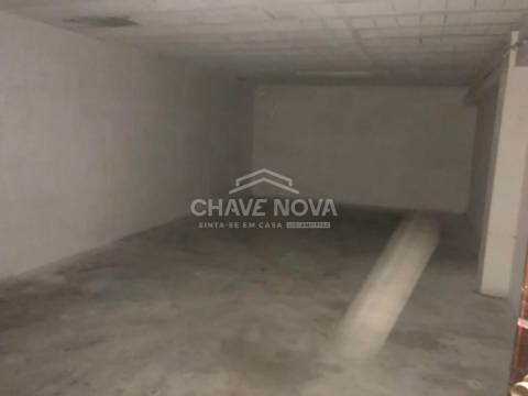 Armazém  Venda em Telões,Amarante