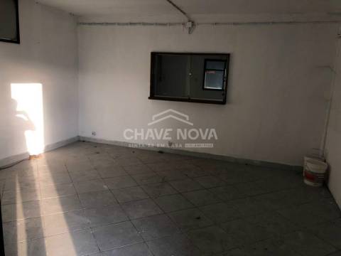 Armazém  Venda em Telões,Amarante