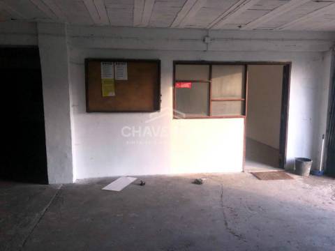 Armazém  Venda em Telões,Amarante