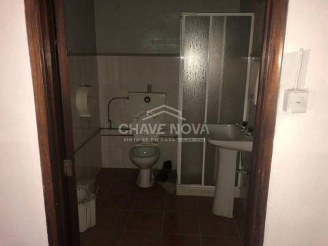 Armazém  Venda em Telões,Amarante