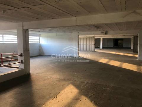 Armazém  Venda em Telões,Amarante