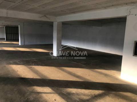 Armazém  Venda em Telões,Amarante