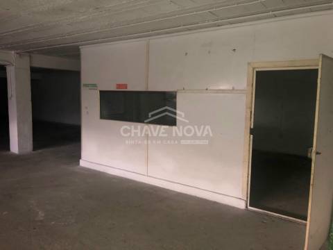 Armazém  Venda em Telões,Amarante