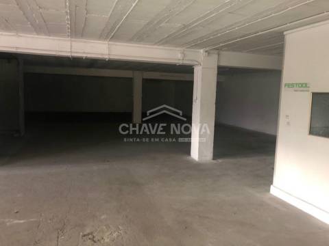 Armazém  Venda em Telões,Amarante