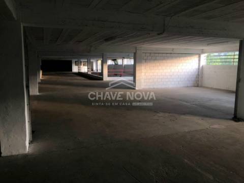 Armazém  Venda em Telões,Amarante