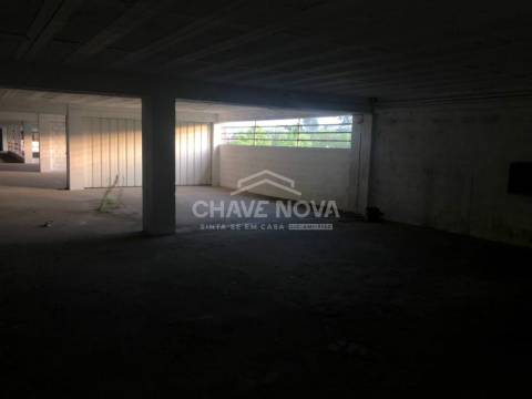 Armazém  Venda em Telões,Amarante