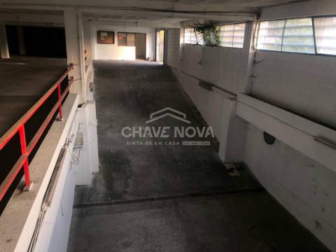 Armazém  Venda em Telões,Amarante