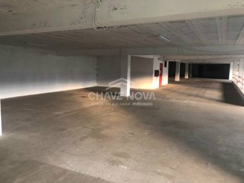 Armazém  Venda em Telões,Amarante