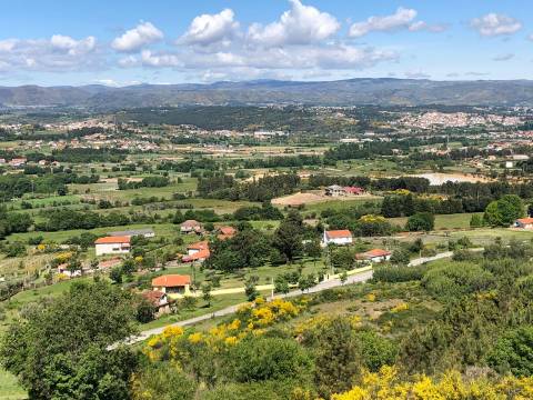 Terreno com mais de 150 mil metros quadrados a 2 minutos de Chaves