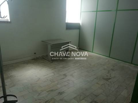 Armazém  Venda em Falagueira-Venda Nova,Amadora