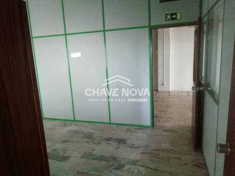 Armazém  Venda em Falagueira-Venda Nova,Amadora