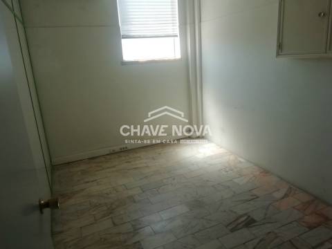 Armazém  Venda em Falagueira-Venda Nova,Amadora