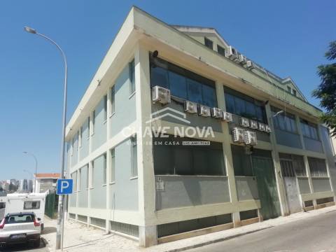 Armazém  Venda em Falagueira-Venda Nova,Amadora