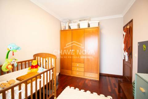 Excelente Apartamento T4, de 2 frentes, em Monte dos Burgos, Porto.