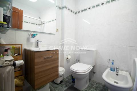 Excelente Apartamento T4, de 2 frentes, em Monte dos Burgos, Porto.