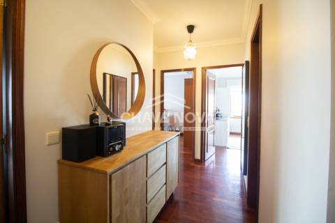 Excelente Apartamento T4, de 2 frentes, em Monte dos Burgos, Porto.
