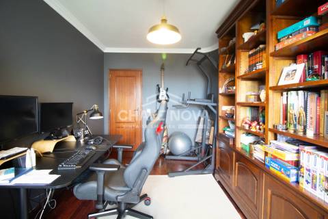 Excelente Apartamento T4, de 2 frentes, em Monte dos Burgos, Porto.