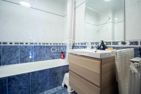 Excelente Apartamento T4, de 2 frentes, em Monte dos Burgos, Porto.