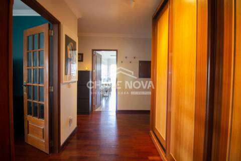 Excelente Apartamento T4, de 2 frentes, em Monte dos Burgos, Porto.