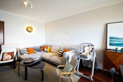 Excelente Apartamento T4, de 2 frentes, em Monte dos Burgos, Porto.