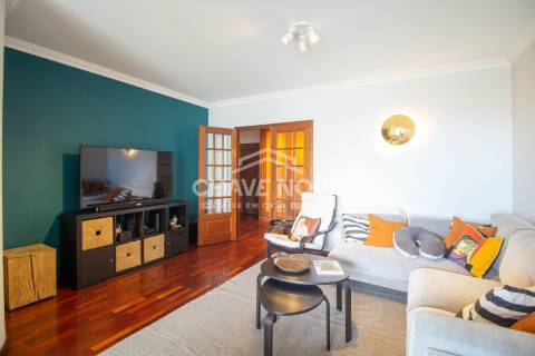 Excelente Apartamento T4, de 2 frentes, em Monte dos Burgos, Porto.