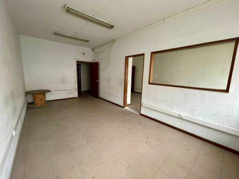 Armazém  Venda em Falagueira-Venda Nova,Amadora