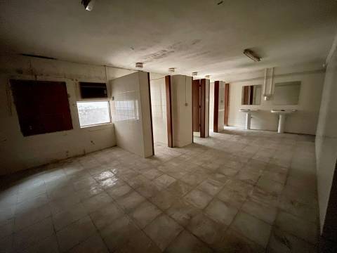 Armazém  Venda em Falagueira-Venda Nova,Amadora