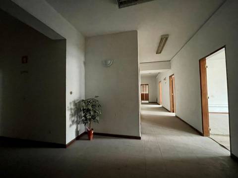 Armazém  Venda em Falagueira-Venda Nova,Amadora