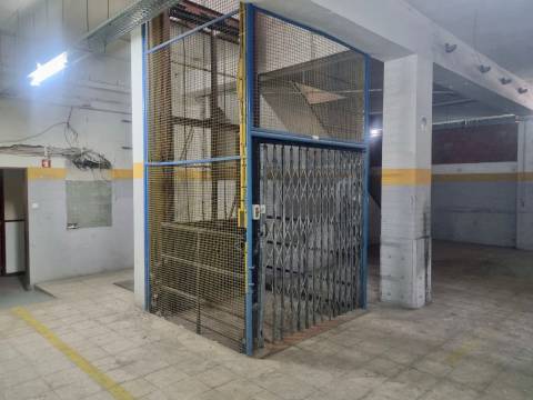 Armazém  Venda em Falagueira-Venda Nova,Amadora