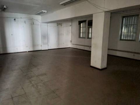 Armazém  Venda em Falagueira-Venda Nova,Amadora