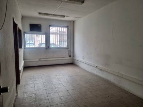 Armazém  Venda em Falagueira-Venda Nova,Amadora