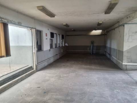 Armazém  Venda em Falagueira-Venda Nova,Amadora