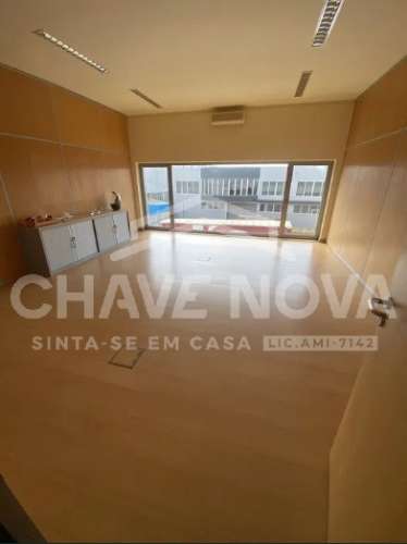 Armazém  Venda em Bougado (São Martinho e Santiago),Trofa