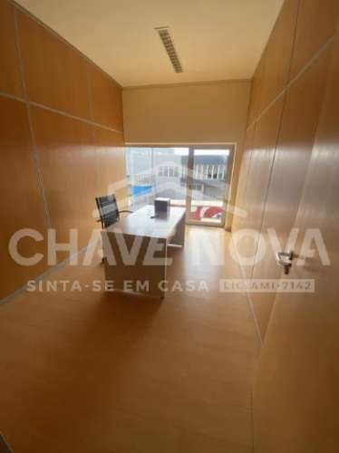 Armazém  Venda em Bougado (São Martinho e Santiago),Trofa