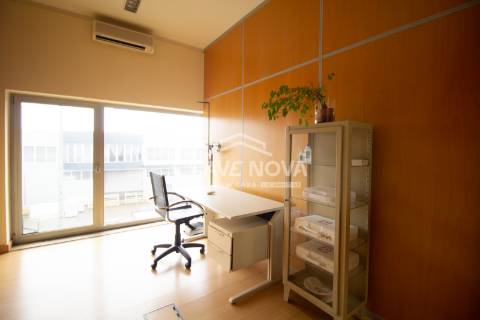 Armazém  Venda em Bougado (São Martinho e Santiago),Trofa