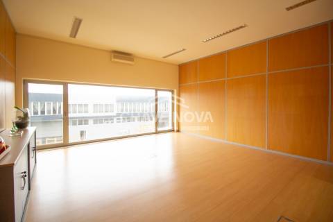 Armazém  Venda em Bougado (São Martinho e Santiago),Trofa