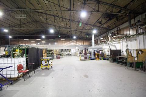 Armazém  Venda em Bougado (São Martinho e Santiago),Trofa