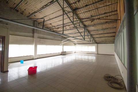 Armazém  Venda em Bougado (São Martinho e Santiago),Trofa