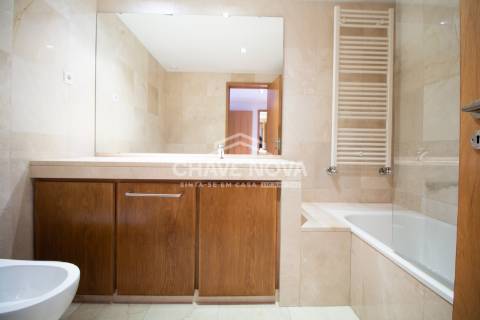 Apartamento T2 Arrendamento em Aldoar, Foz do Douro e Nevogilde,Porto